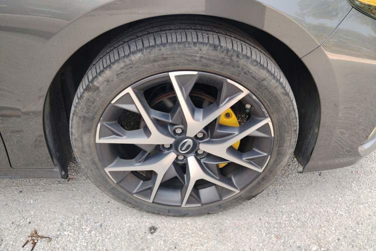 Used GAC Trumpchi EMPOW 2021 270T DCT J15 Version Right Front Wheel Hub