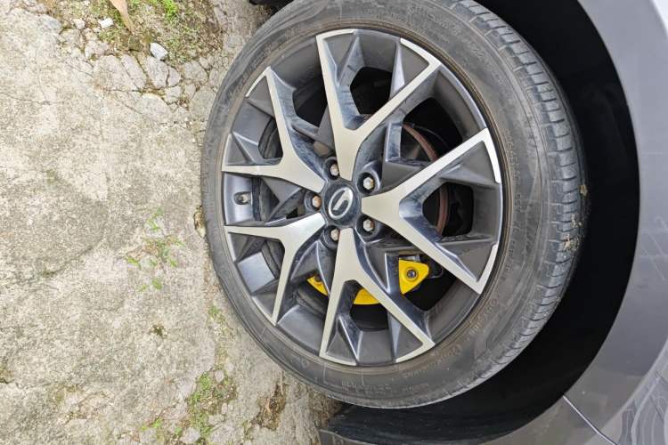 Used GAC Trumpchi EMPOW 2021 270T DCT J16 Version Right Front Wheel Hub