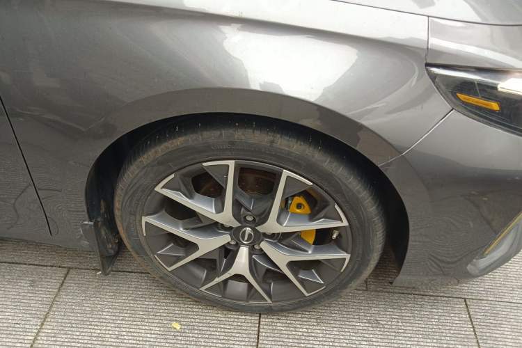 Used GAC Trumpchi EMPOW 2021 270T DCT J15 Version Right Front Wheel Hub