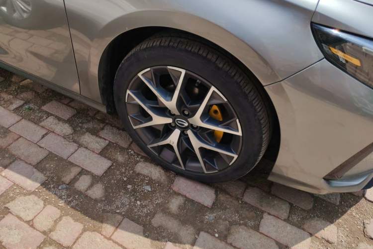 Used GAC Trumpchi EMPOW 2021 270T DCT J15 Version Right Front Wheel Hub