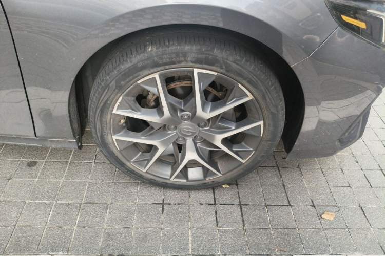 Used GAC Trumpchi EMPOW 2021 270T DCT J15 Version Right Front Wheel Hub