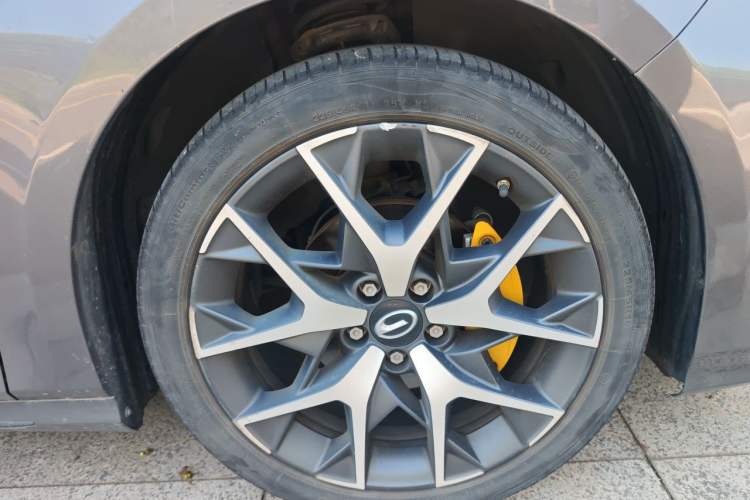Used GAC Trumpchi EMPOW 2021 270T DCT J15 Version Right Front Wheel Hub