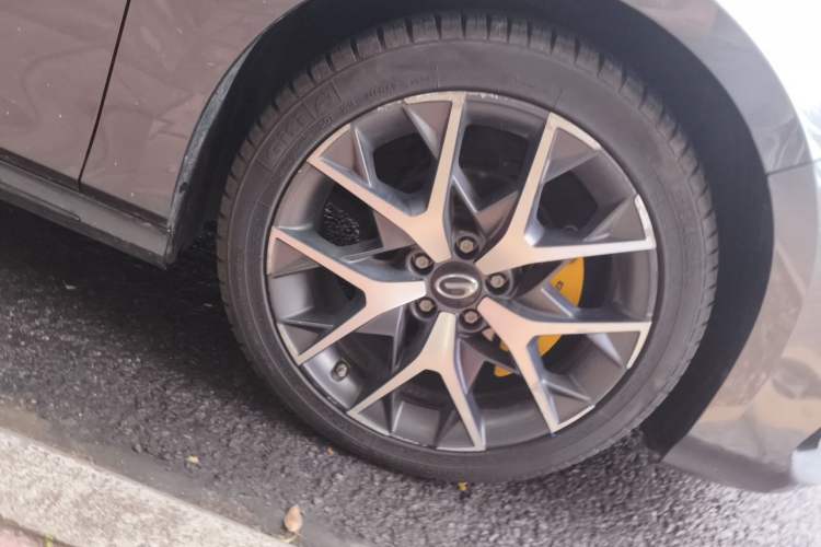 Used GAC Trumpchi EMPOW 2021 270T DCT J15 Version Right Front Wheel Hub