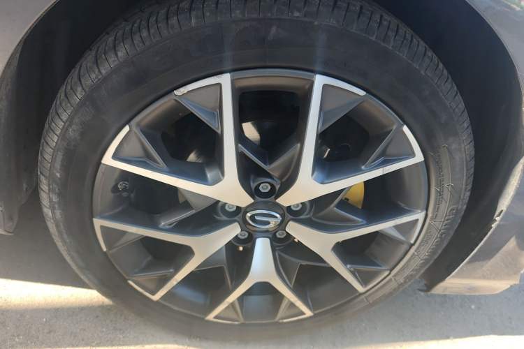 Used GAC Trumpchi EMPOW 2021 270T DCT J15 Version Right Front Wheel Hub