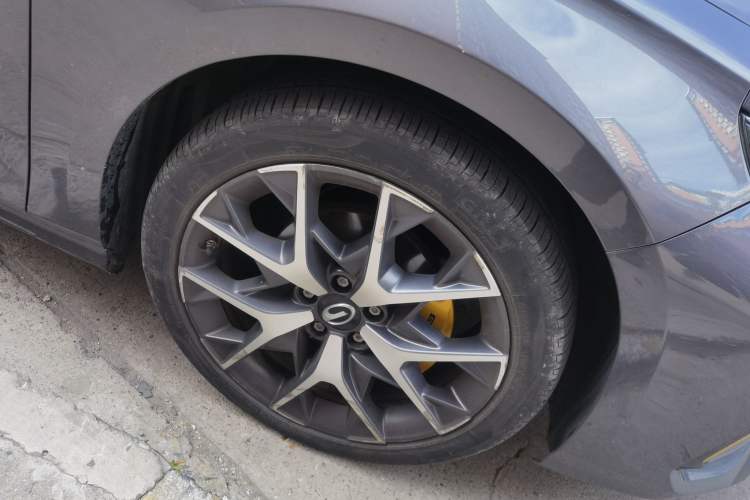 Used GAC Trumpchi EMPOW 2021 270T DCT J15 Version Right Front Wheel Hub
