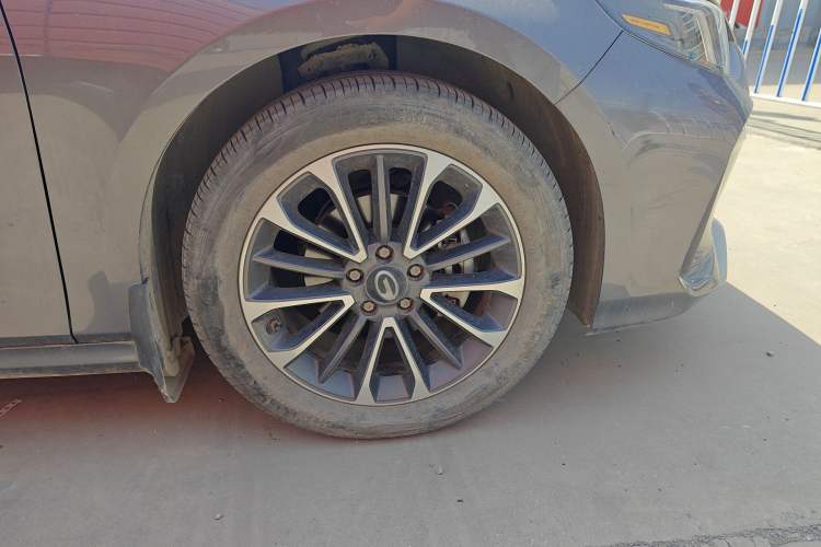 Used GAC Trumpchi EMPOW 2021 270T DCT J11 Version Right Front Wheel Hub