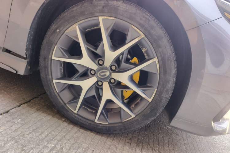 Used GAC Trumpchi EMPOW 2021 270T DCT J15 Version Right Front Wheel Hub
