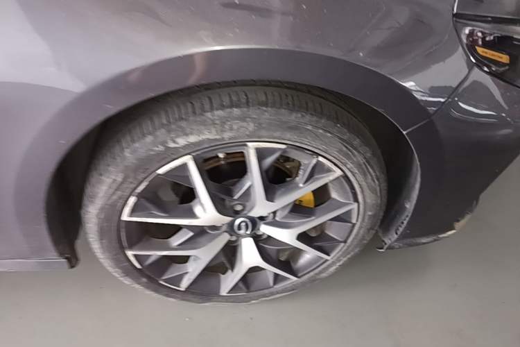 Used GAC Trumpchi EMPOW 2021 270T DCT J15 Version Right Front Wheel Hub