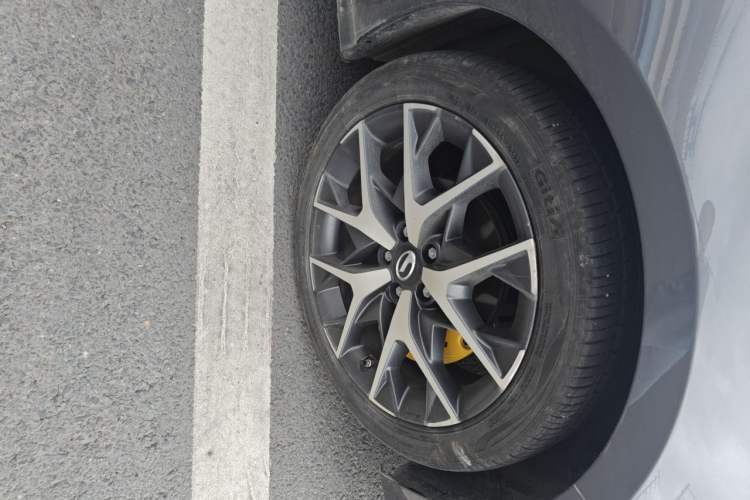 Used GAC Trumpchi EMPOW 2021 270T DCT J16 Version Right Front Wheel Hub