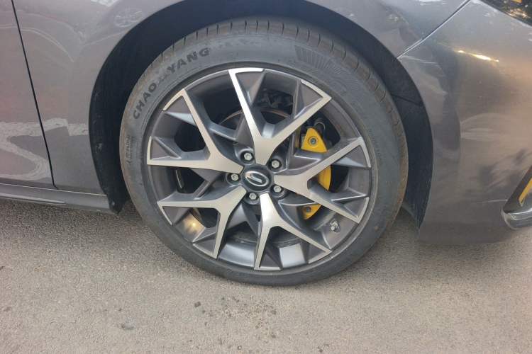 Used GAC Trumpchi EMPOW 2021 270T DCT J15 Version Right Front Wheel Hub