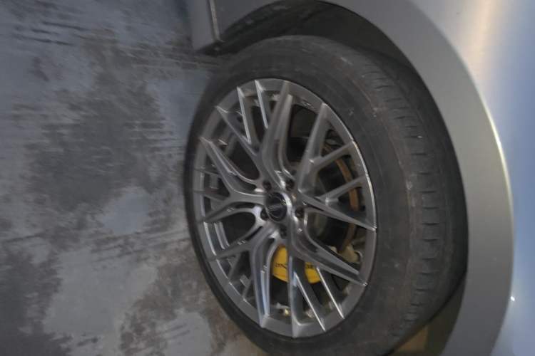 Used GAC Trumpchi EMPOW 2021 270T DCT J15 Version Right Front Wheel Hub