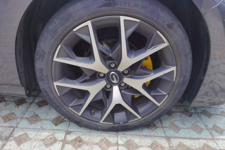 Used GAC Trumpchi EMPOW 2021 270T DCT J15 Version Right Front Wheel Hub