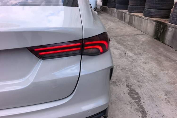 Used GAC Trumpchi EMPOW 2021 270T DCT J16 Version Right Rear Taillight