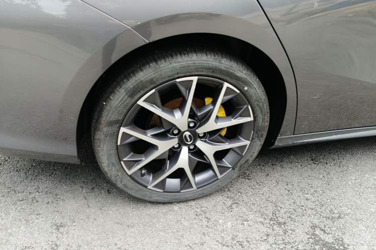 Used GAC Trumpchi EMPOW 2021 270T DCT J15 Version Right Rear Wheel Hub