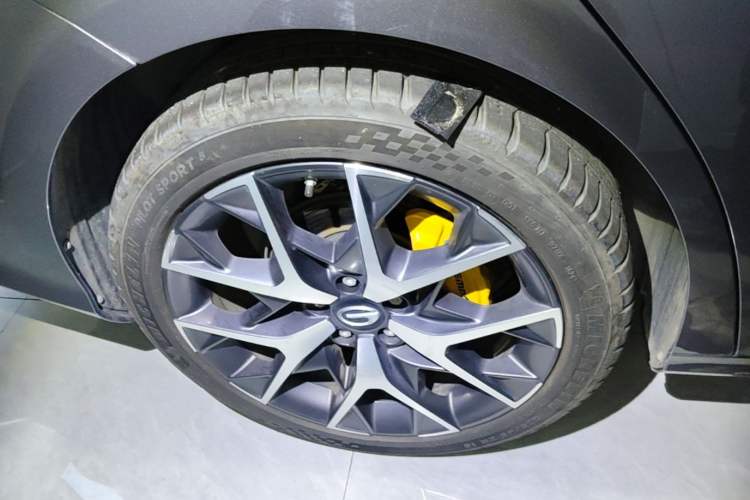 Used GAC Trumpchi EMPOW 2021 270T DCT J15 Version Right Rear Wheel Hub