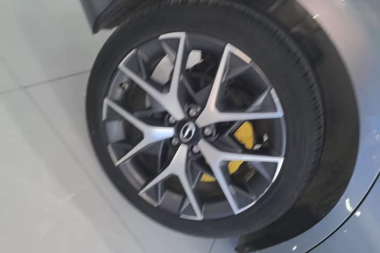 Used GAC Trumpchi EMPOW 2021 270T DCT J15 Version Right Rear Wheel Hub