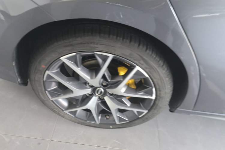 Used GAC Trumpchi EMPOW 2021 270T DCT J15 Version Right Rear Wheel Hub