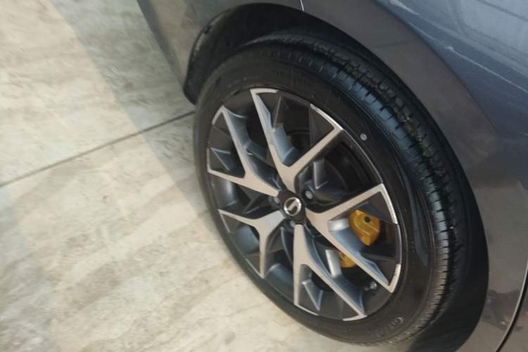 Used GAC Trumpchi EMPOW 2021 270T DCT J15 Version Right Rear Wheel Hub