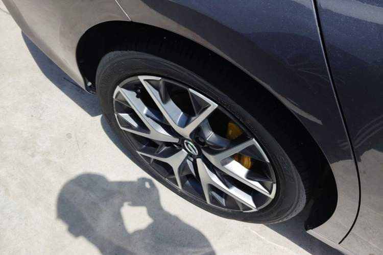 Used GAC Trumpchi EMPOW 2021 270T DCT J16 Version Right Rear Wheel Hub