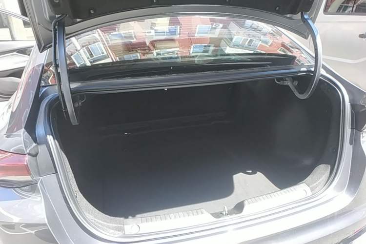 Used GAC Trumpchi EMPOW 2021 270T DCT J15 Version Trunk