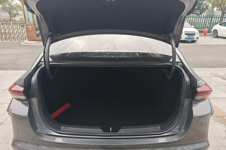 Used GAC Trumpchi EMPOW 2021 270T DCT J15 Version Trunk