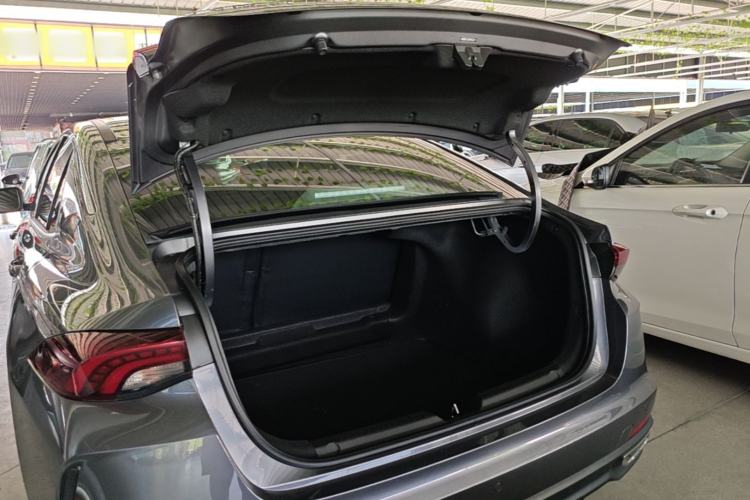 Used GAC Trumpchi EMPOW 2021 270T DCT J10 Flying Man Edition Trunk