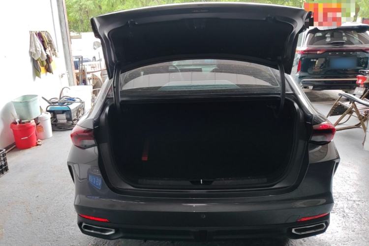 Used GAC Trumpchi EMPOW 2021 270T DCT J11 Version Trunk
