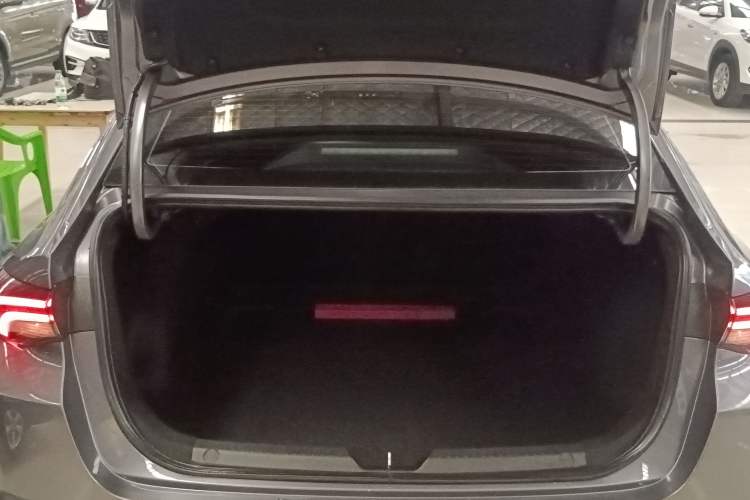 Used GAC Trumpchi EMPOW 2021 270T DCT J15 Version Trunk
