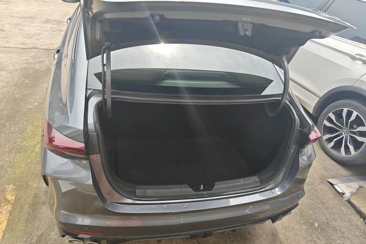 Used GAC Trumpchi EMPOW 2021 270T DCT J15 Version Trunk