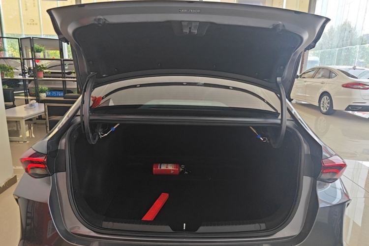 Used GAC Trumpchi EMPOW 2021 270T DCT J15 Version Trunk