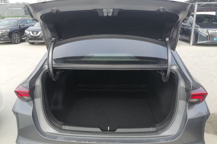 Used GAC Trumpchi EMPOW 2021 270T DCT J15 Version Trunk