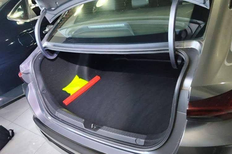 Used GAC Trumpchi EMPOW 2021 270T DCT J15 Version Trunk