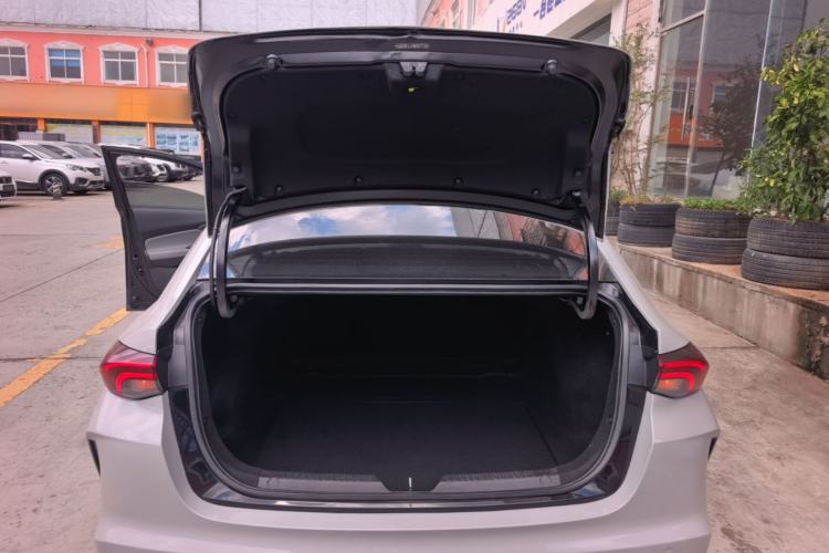 Used GAC Trumpchi EMPOW 2021 270T DCT J16 Version Trunk