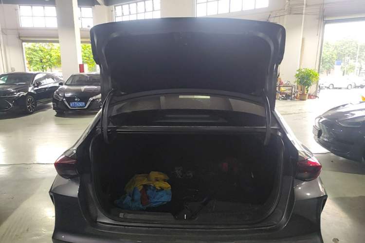 Used GAC Trumpchi EMPOW 2021 270T DCT J15 Version Trunk