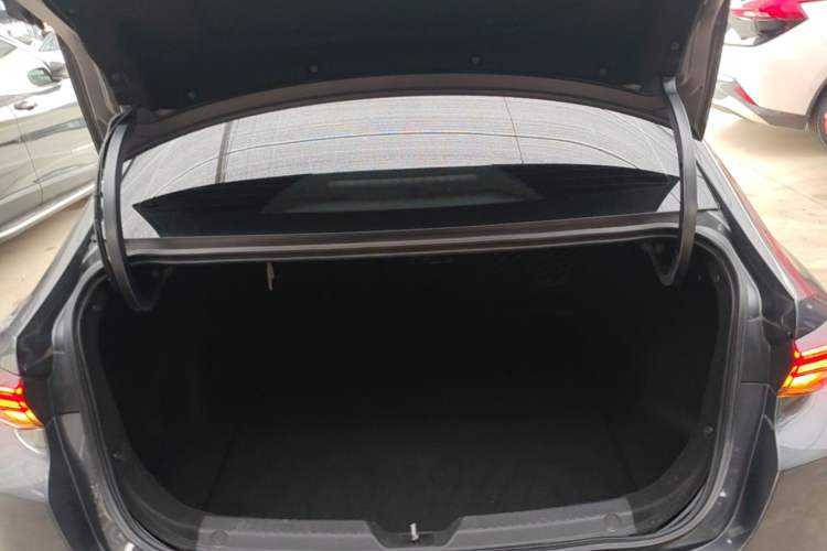Used GAC Trumpchi EMPOW 2021 270T DCT J15 Version Trunk