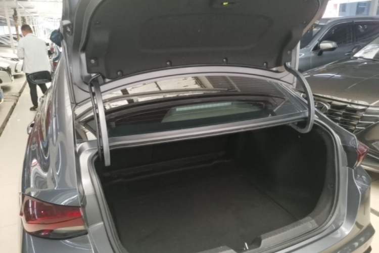 Used GAC Trumpchi EMPOW 2021 270T DCT J16 Version Trunk