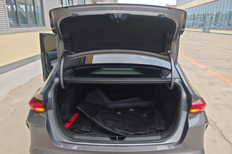 Used GAC Trumpchi EMPOW 2021 270T DCT J15 Version Trunk