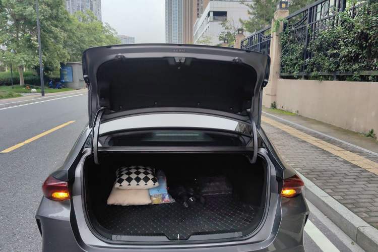 Used GAC Trumpchi EMPOW 2021 270T DCT J15 Version Trunk