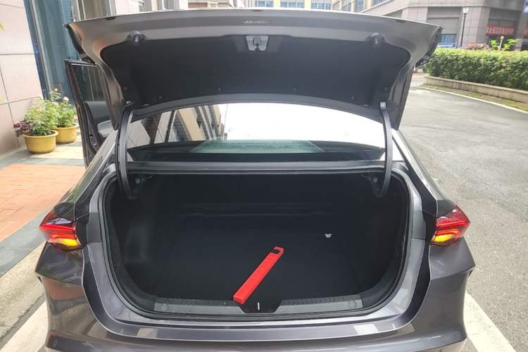 Used GAC Trumpchi EMPOW 2021 270T DCT J16 Version Trunk