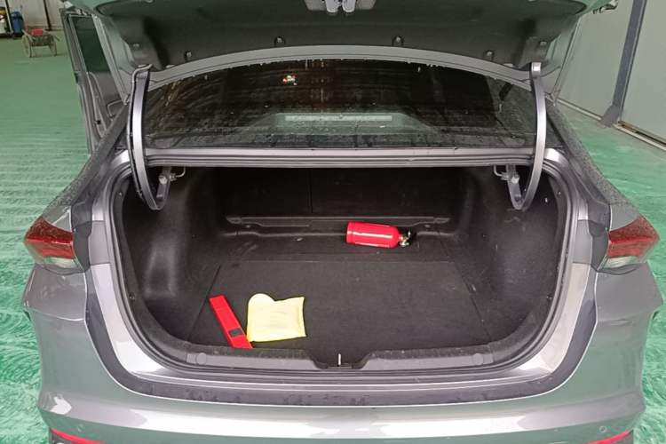 Used GAC Trumpchi EMPOW 2021 270T DCT J16 Version Trunk