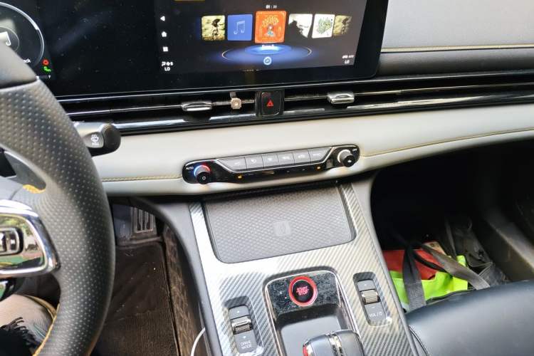 Used GAC Trumpchi EMPOW 2021 270T DCT J16 Version Audio And AC Panel