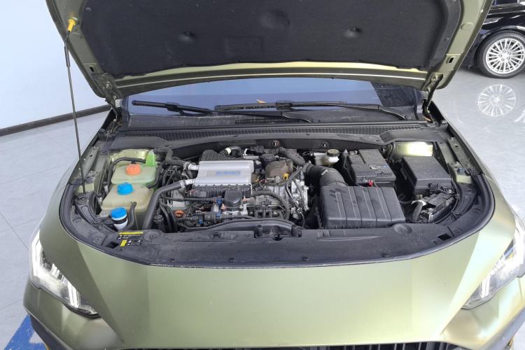 Used GAC Trumpchi EMPOW 2021 270T DCT J15 Version Engine Bay