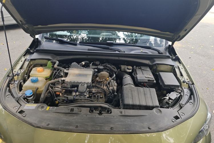 Used GAC Trumpchi EMPOW 2021 270T DCT J15 Version Engine Bay