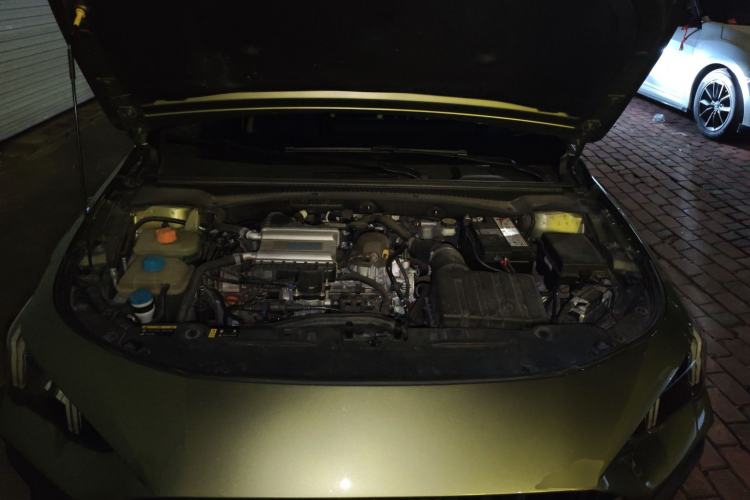 Used GAC Trumpchi EMPOW 2021 270T DCT J15 Version Engine Bay