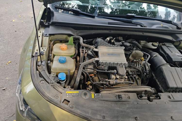 Used GAC Trumpchi EMPOW 2021 270T DCT J15 Version Engine Bay Right