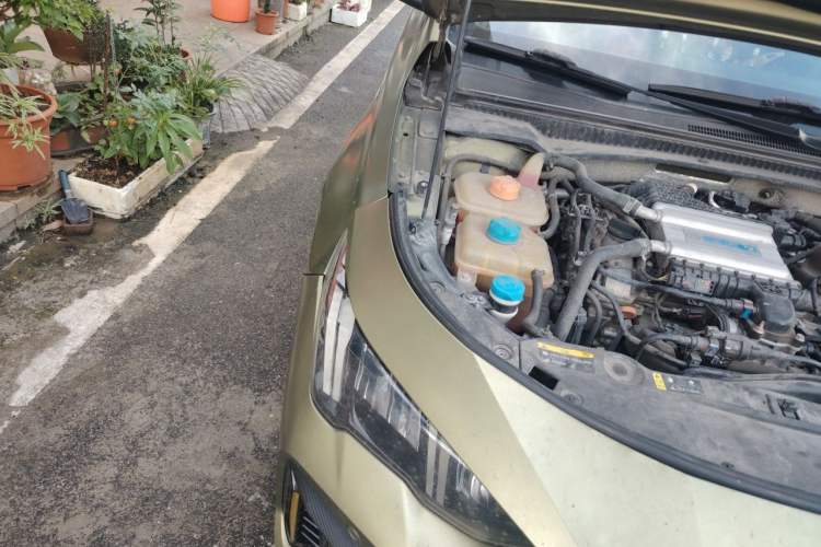 Used GAC Trumpchi EMPOW 2021 270T DCT J15 Version Engine Bay Right