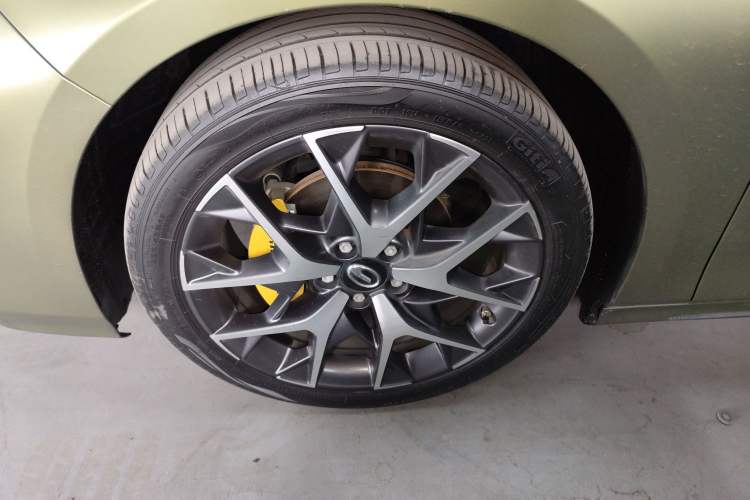 Used GAC Trumpchi EMPOW 2021 270T DCT J16 Version Left Front Wheel Hub