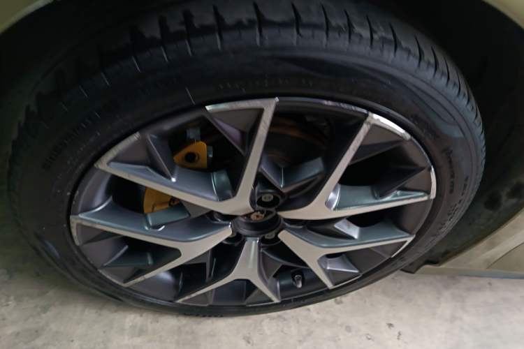 Used GAC Trumpchi EMPOW 2021 270T DCT J15 Version Left Front Wheel Hub