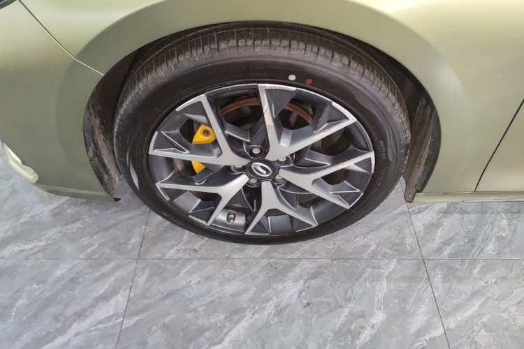 Used GAC Trumpchi EMPOW 2021 270T DCT J15 Version Left Front Wheel Hub