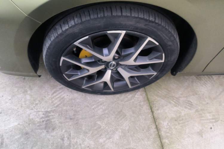 Used GAC Trumpchi EMPOW 2021 270T DCT J16 Version Left Front Wheel Hub